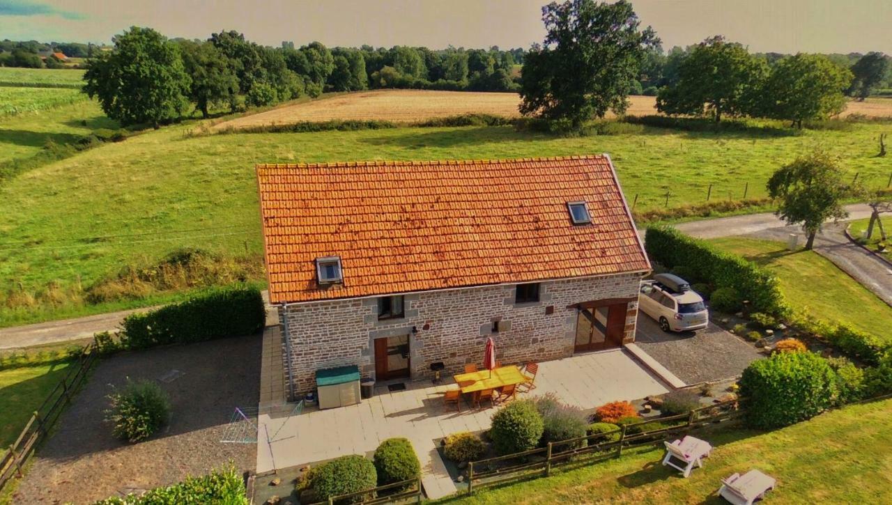 Rustic And Spacious Converted Barn Villa Isigny-le-Buat Exterior photo